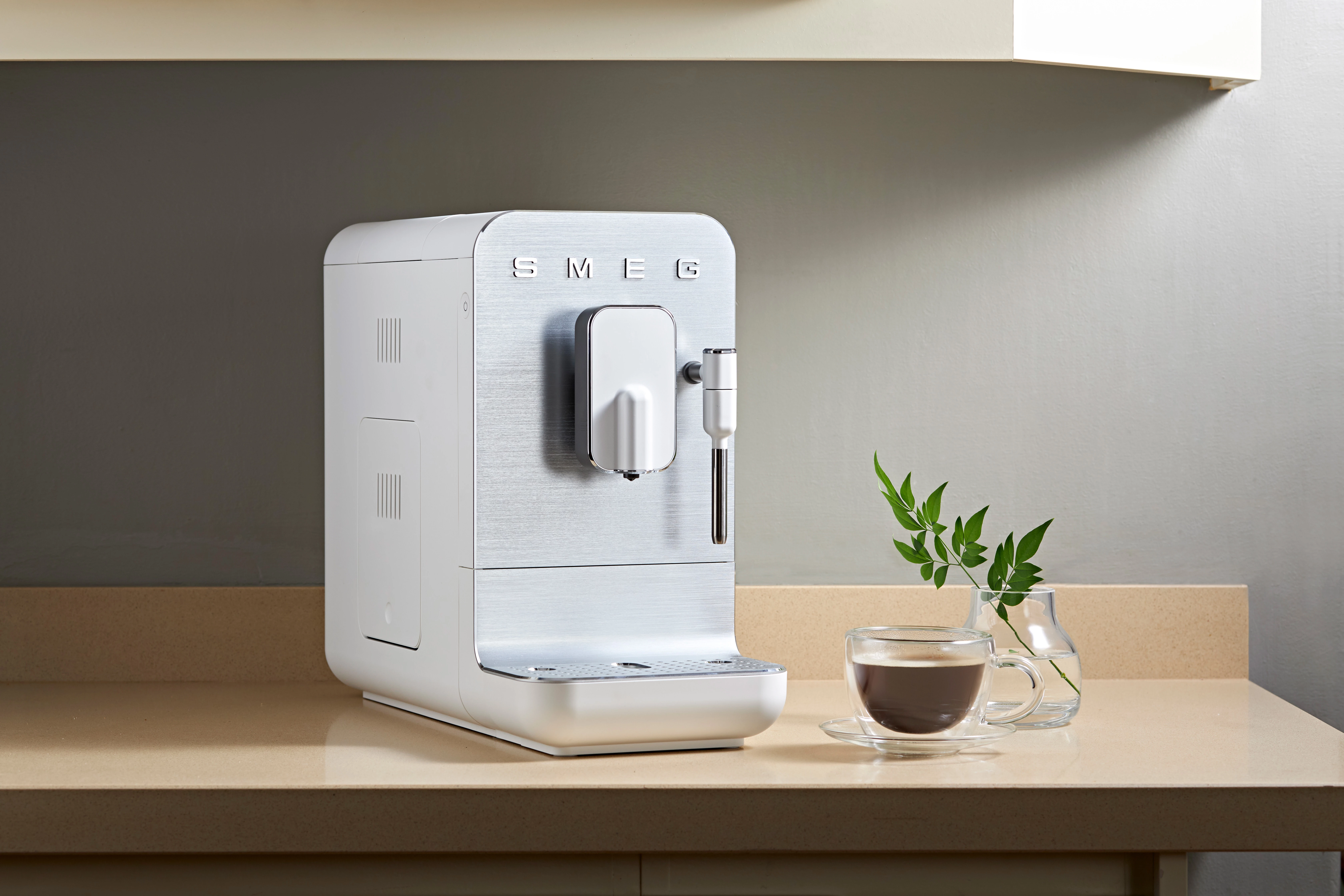 Купили кофемашину Smeg — и не знаете, что нажимать?